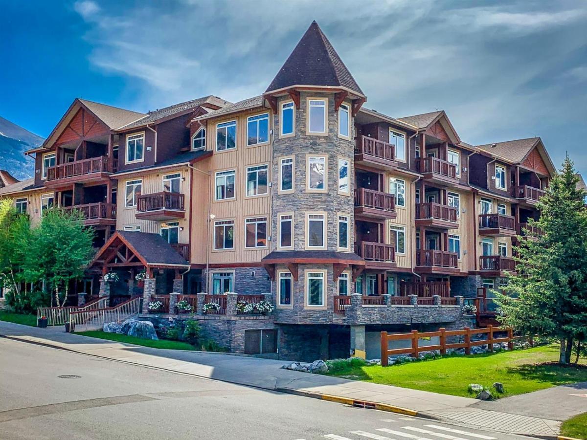 Inviting Rocky Mountain Hot Tub In Top Rated Condo Managed By Little Sister Getaways Canmore Exteriér fotografie